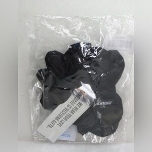 IL MAKIAGE Luxe Black Soft Scrunchie